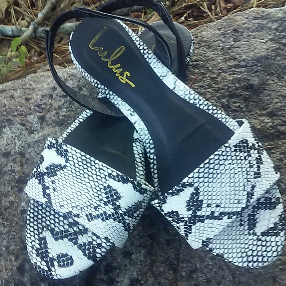 Black and White Sandal|Snake skin Sandle Size 6